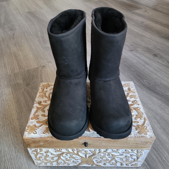 UGG Kid's Classic Weather Short Waterproof Leather Boot - Picture 3 of 8